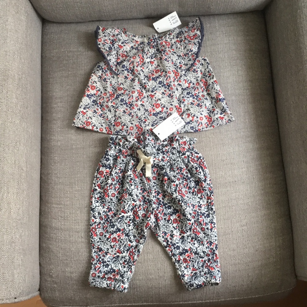 Baby Gap girl outfit